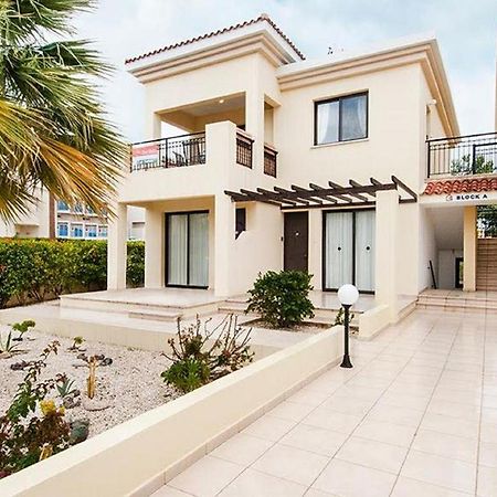 Beautiful 2-Bedroom Apartment - Great Location Paphos מראה חיצוני תמונה