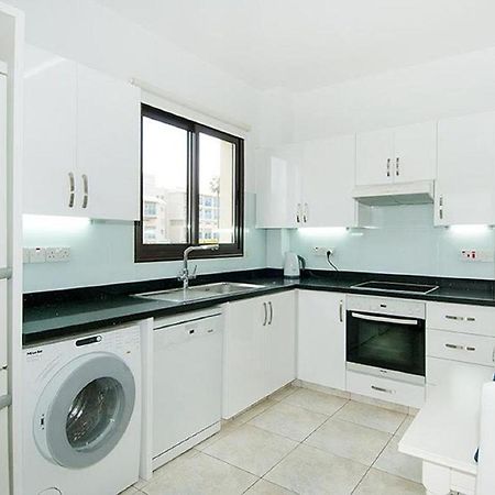 Beautiful 2-Bedroom Apartment - Great Location Paphos מראה חיצוני תמונה