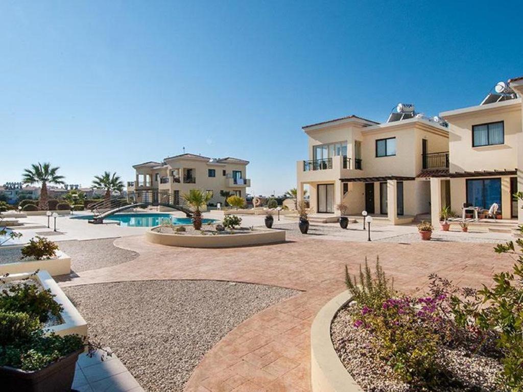 Beautiful 2-Bedroom Apartment - Great Location Paphos מראה חיצוני תמונה