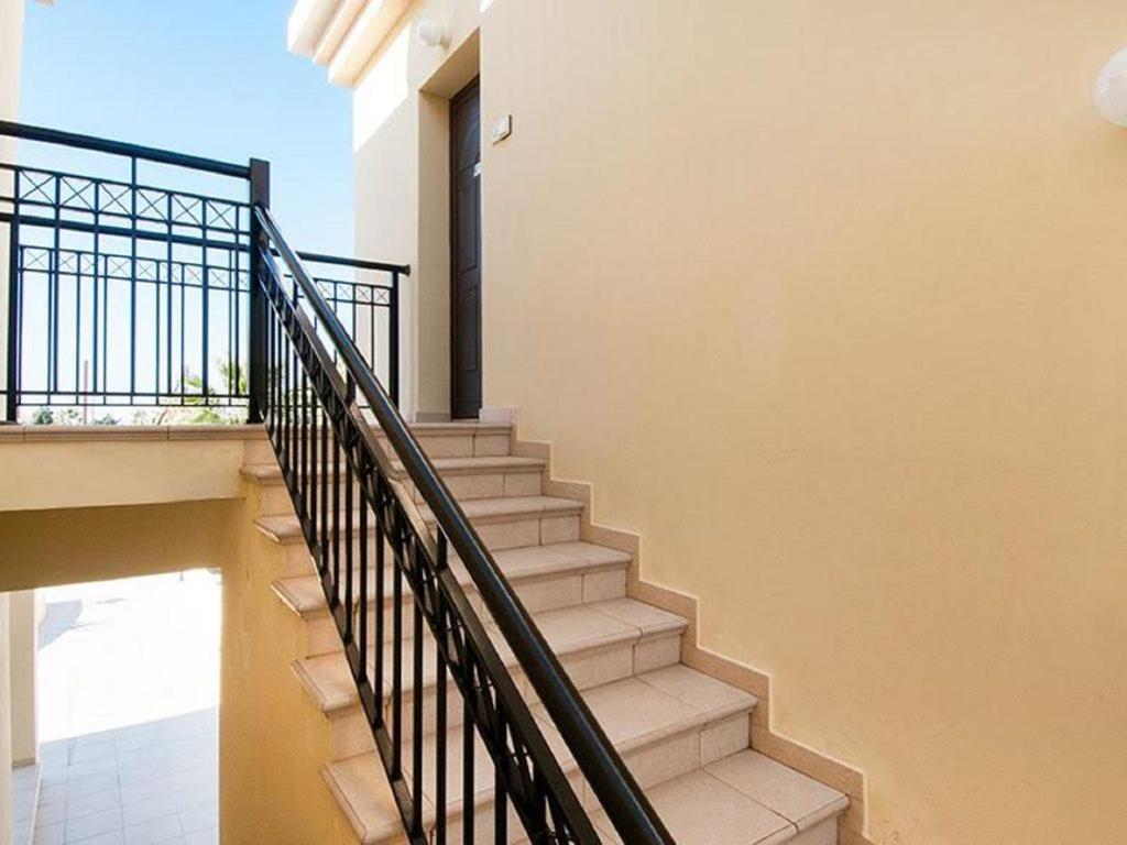 Beautiful 2-Bedroom Apartment - Great Location Paphos מראה חיצוני תמונה