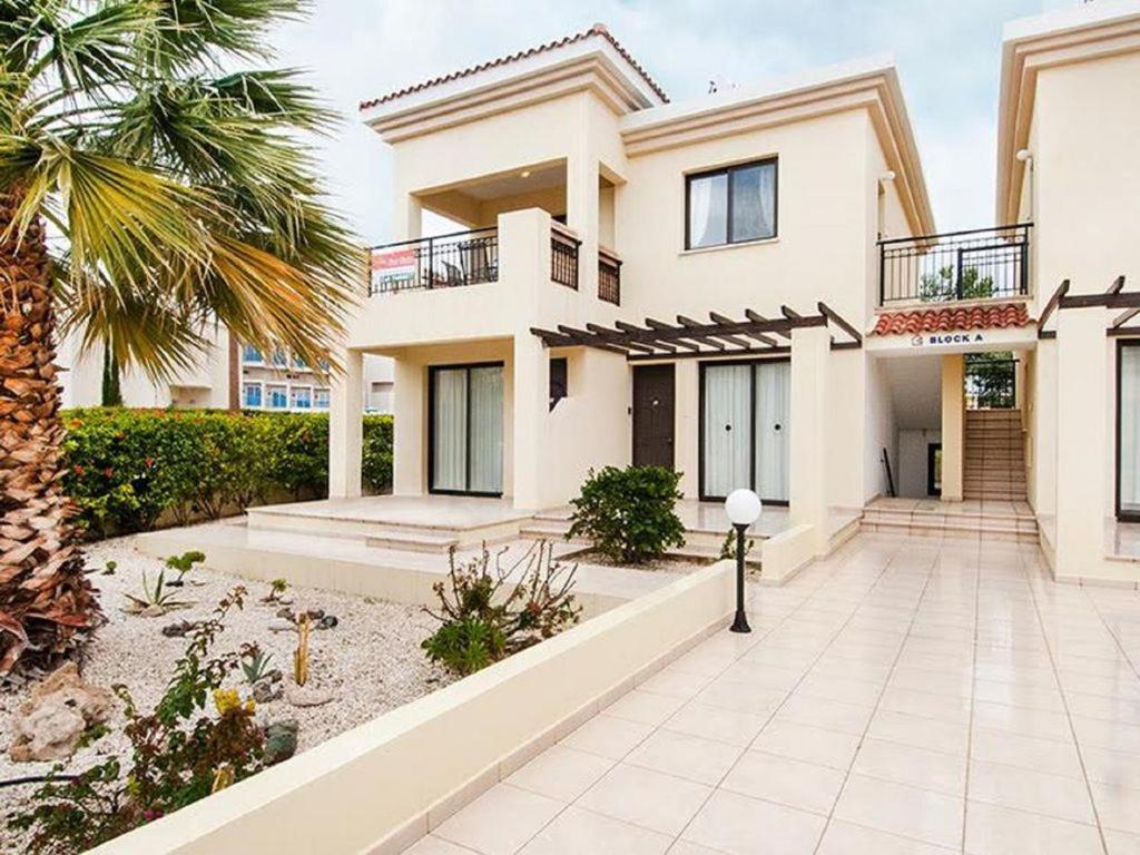 Beautiful 2-Bedroom Apartment - Great Location Paphos מראה חיצוני תמונה