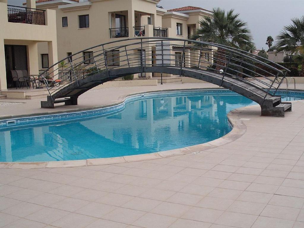 Beautiful 2-Bedroom Apartment - Great Location Paphos מראה חיצוני תמונה