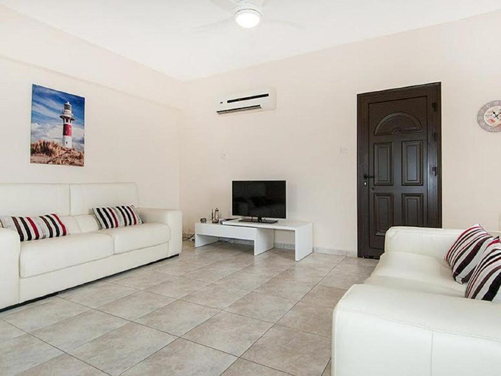 Beautiful 2-Bedroom Apartment - Great Location Paphos מראה חיצוני תמונה