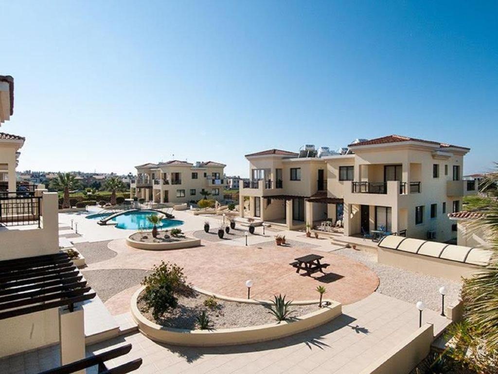 Beautiful 2-Bedroom Apartment - Great Location Paphos מראה חיצוני תמונה