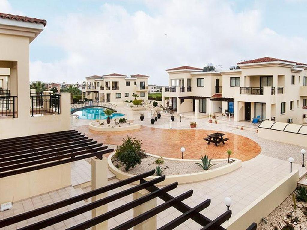 Beautiful 2-Bedroom Apartment - Great Location Paphos מראה חיצוני תמונה