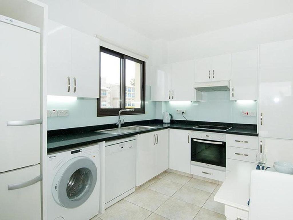 Beautiful 2-Bedroom Apartment - Great Location Paphos מראה חיצוני תמונה