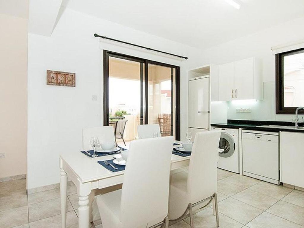 Beautiful 2-Bedroom Apartment - Great Location Paphos מראה חיצוני תמונה