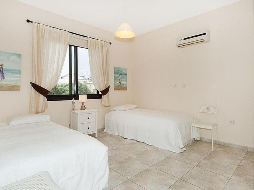 Beautiful 2-Bedroom Apartment - Great Location Paphos מראה חיצוני תמונה